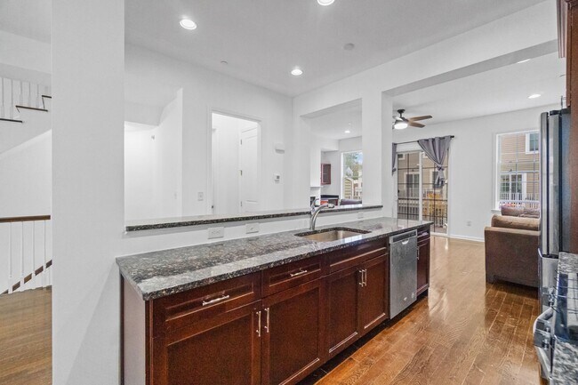 Building Photo - 205 Roosevelt Dr