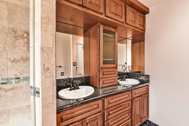 Building Photo - Expansive Three-Bedroom Home with Front and Back Yard in Long Beach AVAILABLE NOW