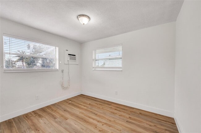 Building Photo - 668 NW 31st St