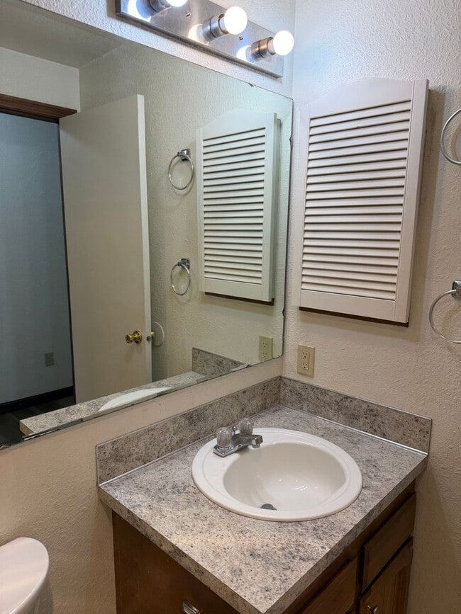 Building Photo - 3 bedroom 2 bath house in Thurston!