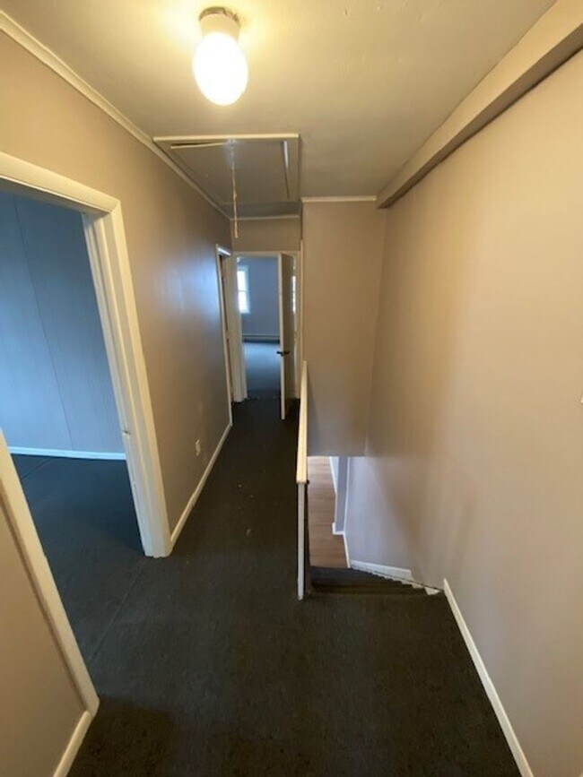 Building Photo - 3 bedroom 1 bathroom