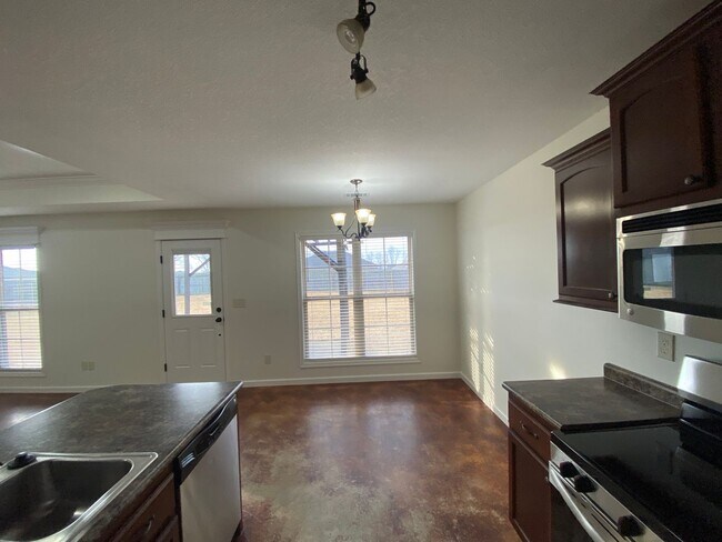 Building Photo - 3bed/2bath Home close to ASU and NEA Baptist Hospital!