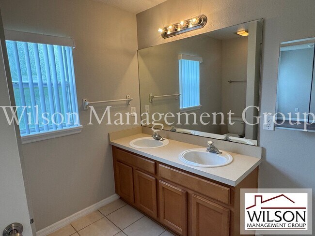 Building Photo - 4944 Waterside Pointe Cir