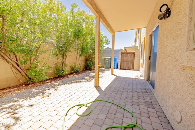 Building Photo - 2723 E Schiliro Cir
