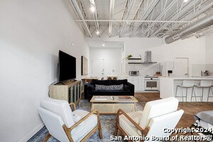 Building Photo - 1115 S Alamo St