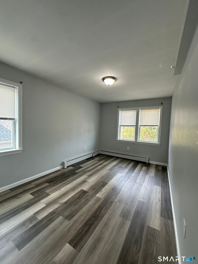 Building Photo - 178 Martin St