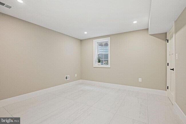 Building Photo - 9615 Locust Hill Dr
