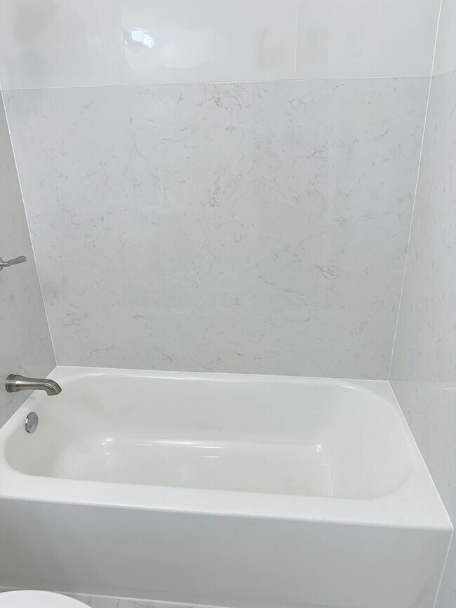 Building Photo - 1219-1219 Kuokoa St