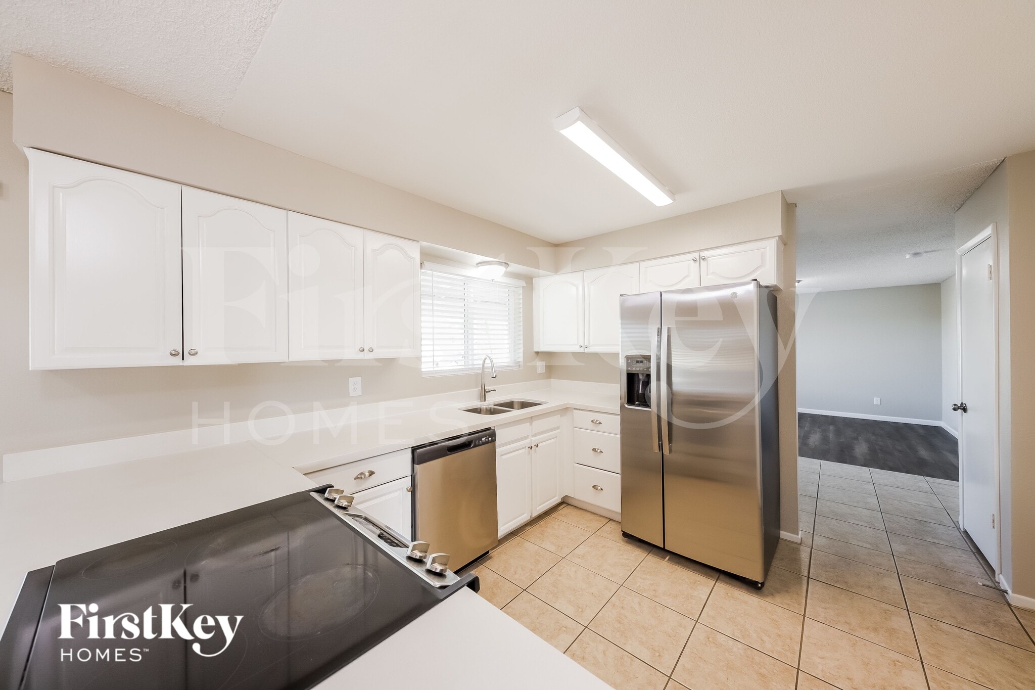 Building Photo - 9914 N 73rd Ave