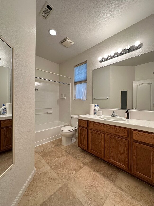 Building Photo - 3 Bedroom Rosemont Home
