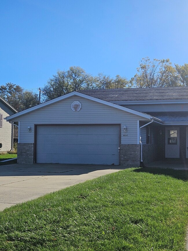 Building Photo - 603 Foxmead Pl