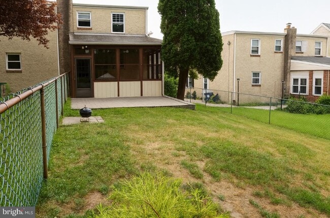 Building Photo - 410 W 11th Ave