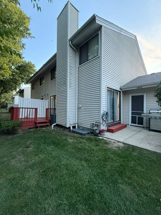 Building Photo - 1410 Whispering Springs Cir