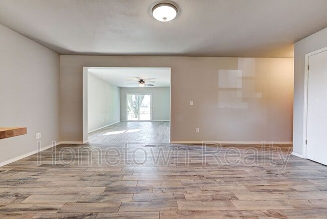 Building Photo - 606 Oak Creek Dr