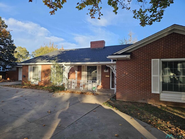 Primary Photo - 2305 North Dr