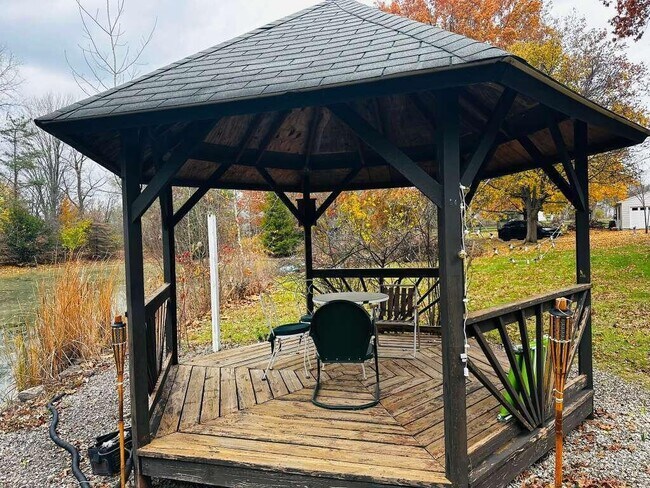 Building Photo - 159 S Parkway Dr