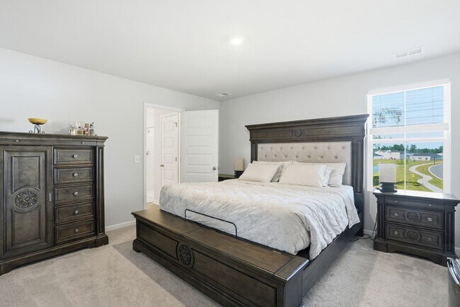 Building Photo - New Hampstead Beauty