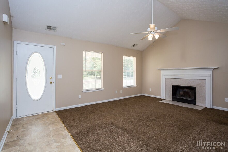 Building Photo - 100 5 Oaks Dr
