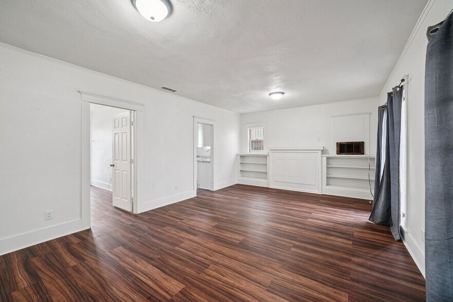 Building Photo - 280 E Orange St