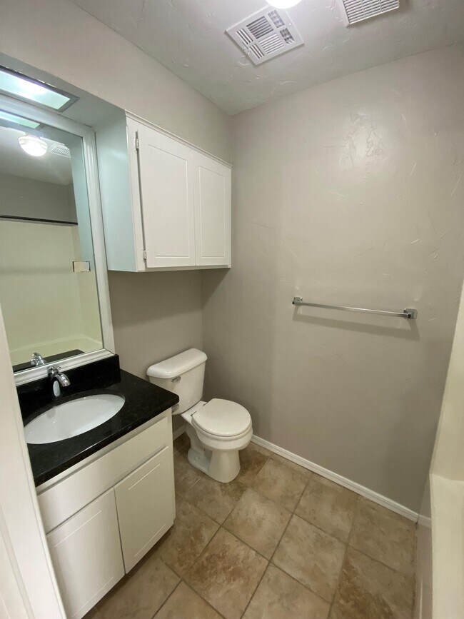 Building Photo - 10125 N Pennsylvania Ave