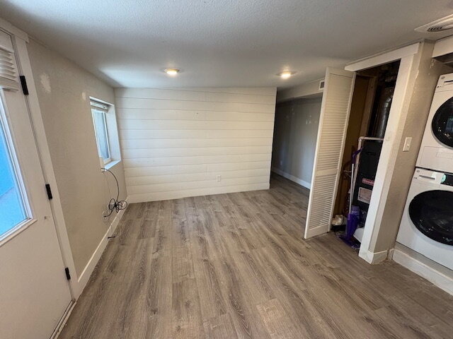 Building Photo - Beautiful Ground Level 2 Bedroom in Lakewood w/ In-Unit W/D!- Pets Welcome!