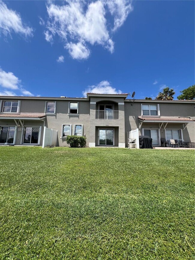 Building Photo - 5357 SW 125th Ave