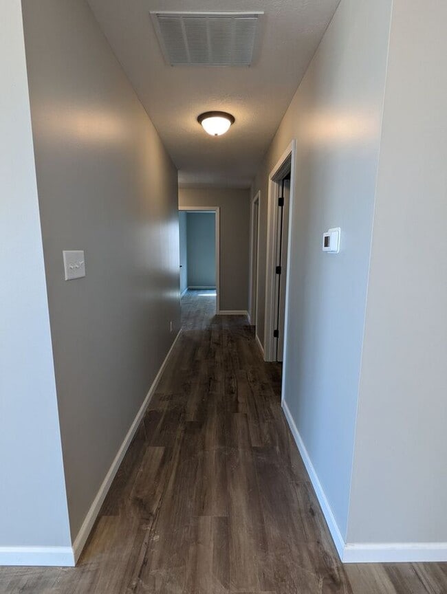 Building Photo - 3815 Joy Cir E