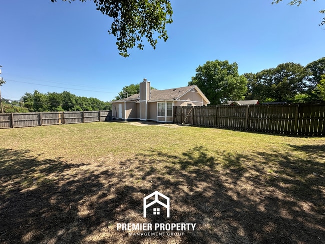 Building Photo - Charming 3BR/2BA Near Germantown | Fireplace & Bay Window Dining