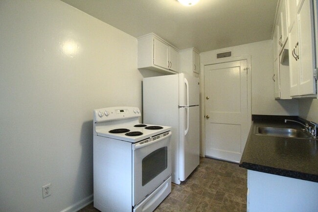 Building Photo - 1 Bedroom 1 Bath Duplex in Navy Hill Area ...