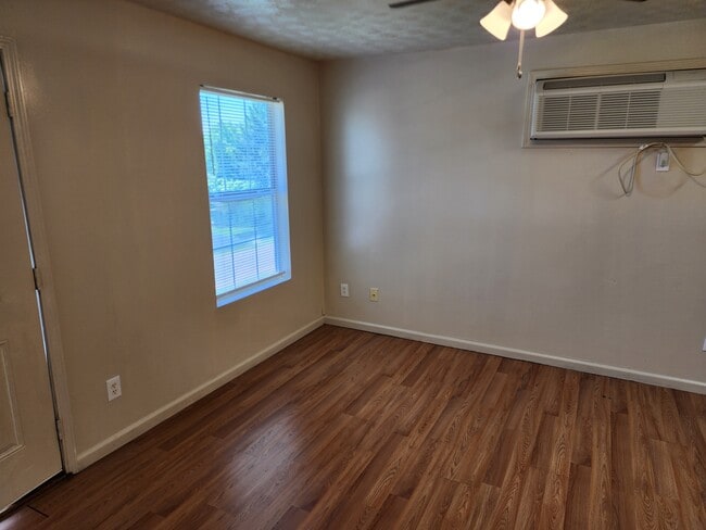 Building Photo - 1513 Brown Ave