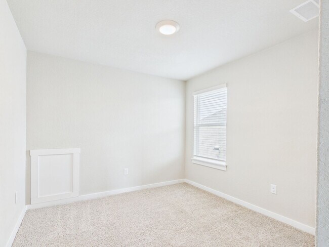 Building Photo - Beautiful Bar W Ranch Home – Hill Country Charm with Modern Comforts