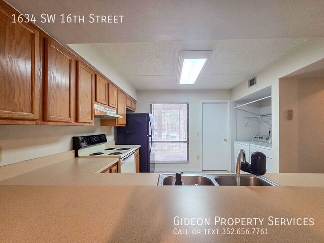 Building Photo - 1634 SW 16th St