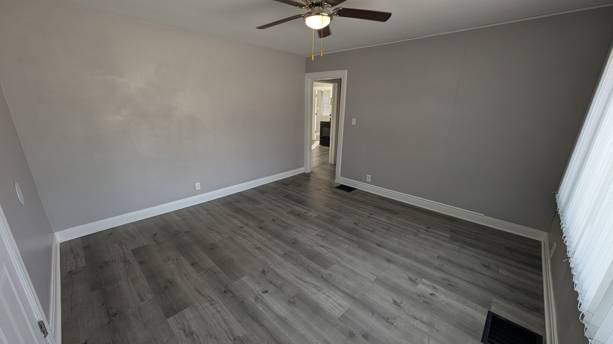 Living Room - 929 N Randolph Ave