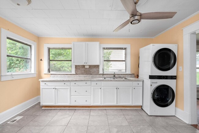 Building Photo - Cozy 3-Bedroom Home with Classic Charm in ...