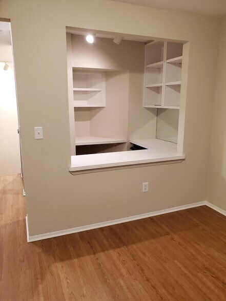 Built in office with wired internet - 27230 Evergreen Rd