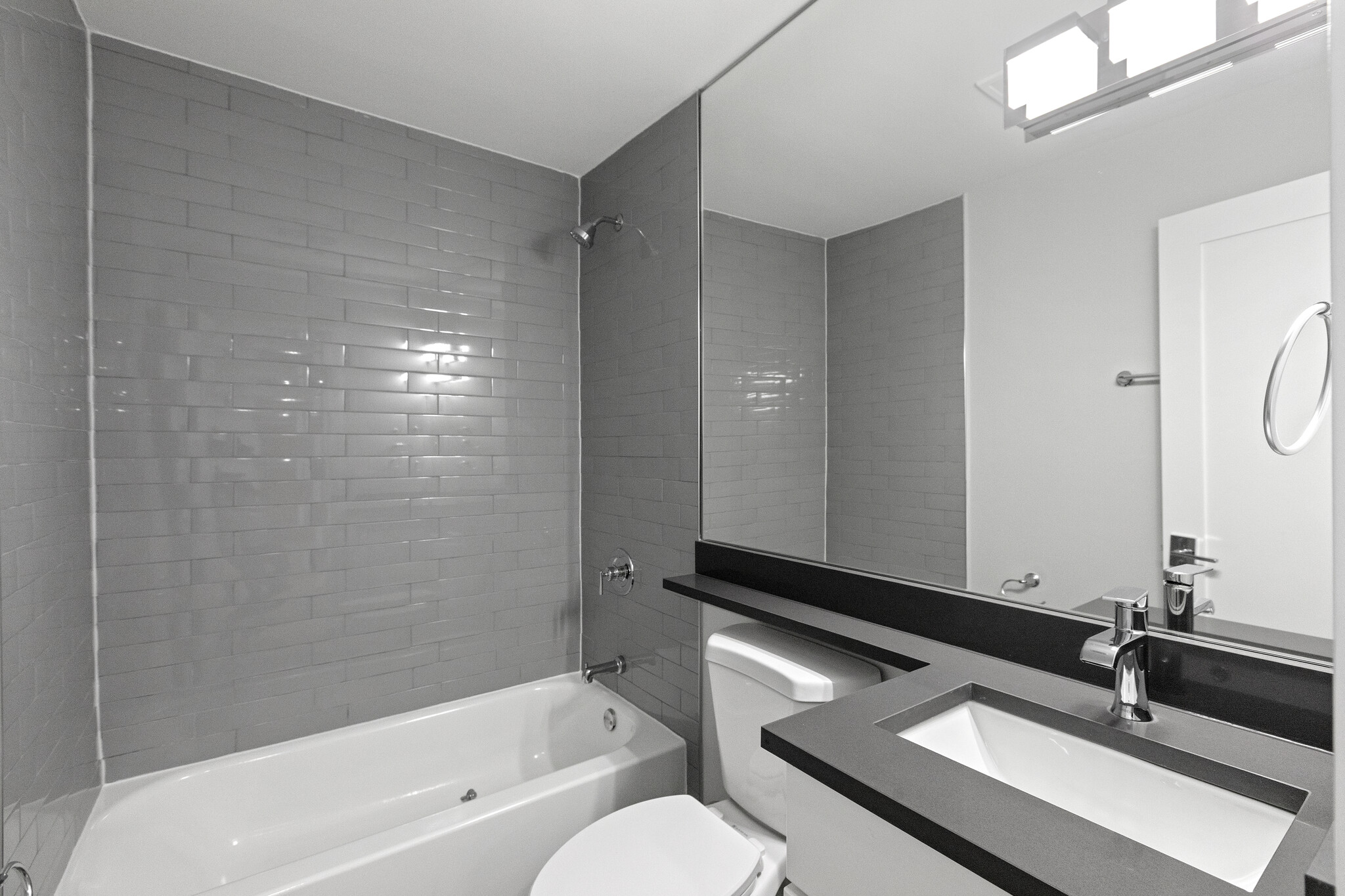 Building Photo - 530 W Aldine Ave