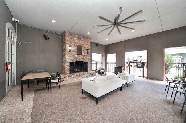 Building Photo - 3003 Memorial Ct