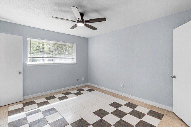 Building Photo - 9002 Bunny Run Dr