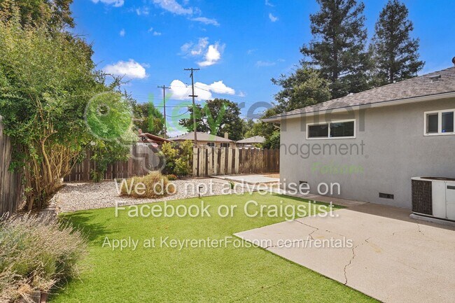 Building Photo - 10364 Newton Way