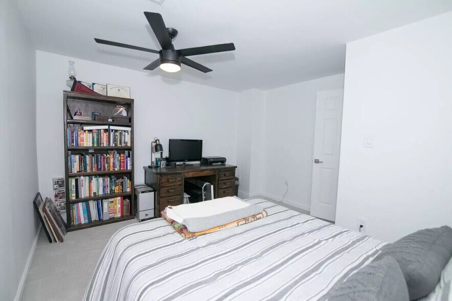Building Photo - 15798 Widewater Dr