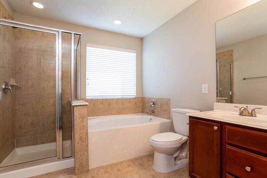 Building Photo - 1227 Grassy View Dr