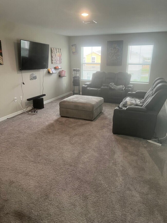 Building Photo - Spacious 5BR House in Winter Haven