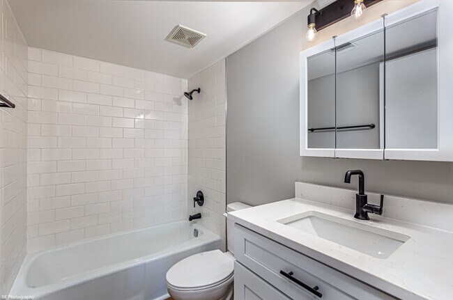 Building Photo - 11036 Kilpatrick Ave