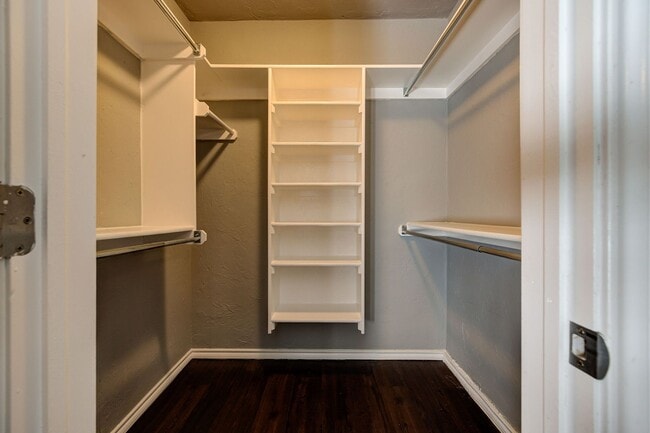 Building Photo - Move in Special !! $250 Off your First Full Month Rent! Beautiful Large 4BD/2BTH Home Near Tinker...