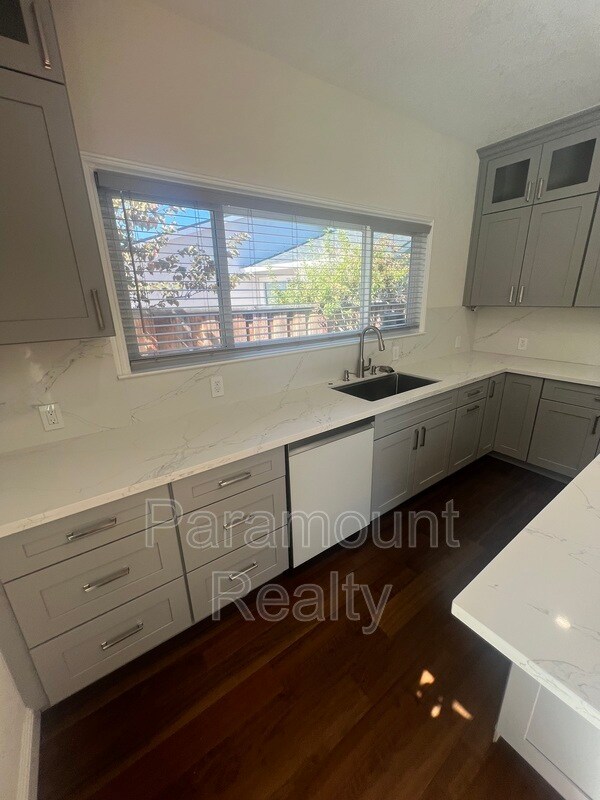 Building Photo - 500 Woodstock Way