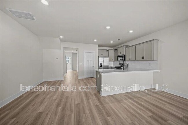 Building Photo - 448 Ml Pk Wy