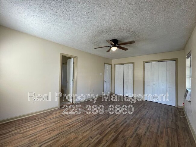 Building Photo - 1208 N Willow Ave