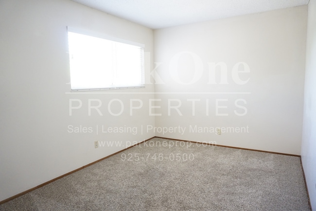 Building Photo - Beautiful 4-Bedroom Single Family Home with Spacious Yard | Great Location