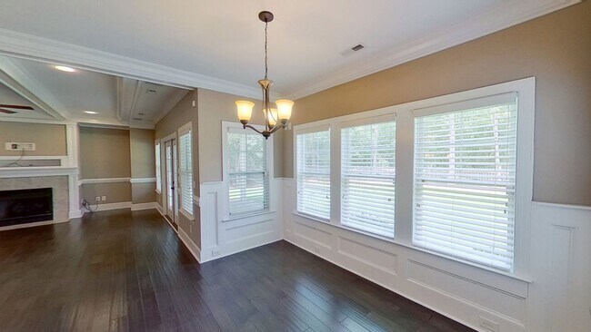 Building Photo - Custom 4 BD/2.5 BA Home with Community Pool, Water Access and Day Dock!
