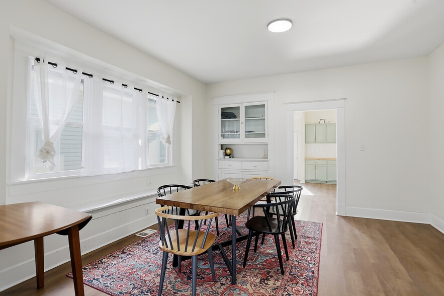 Building Photo - 941 E Raymond St